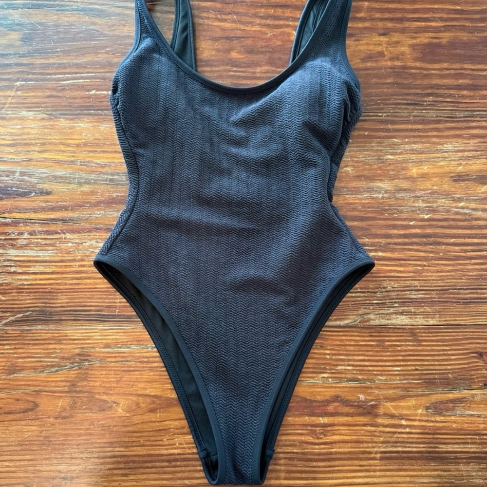 No Boundaries Navy Chevron One Piece Swimsuit Size S EUC